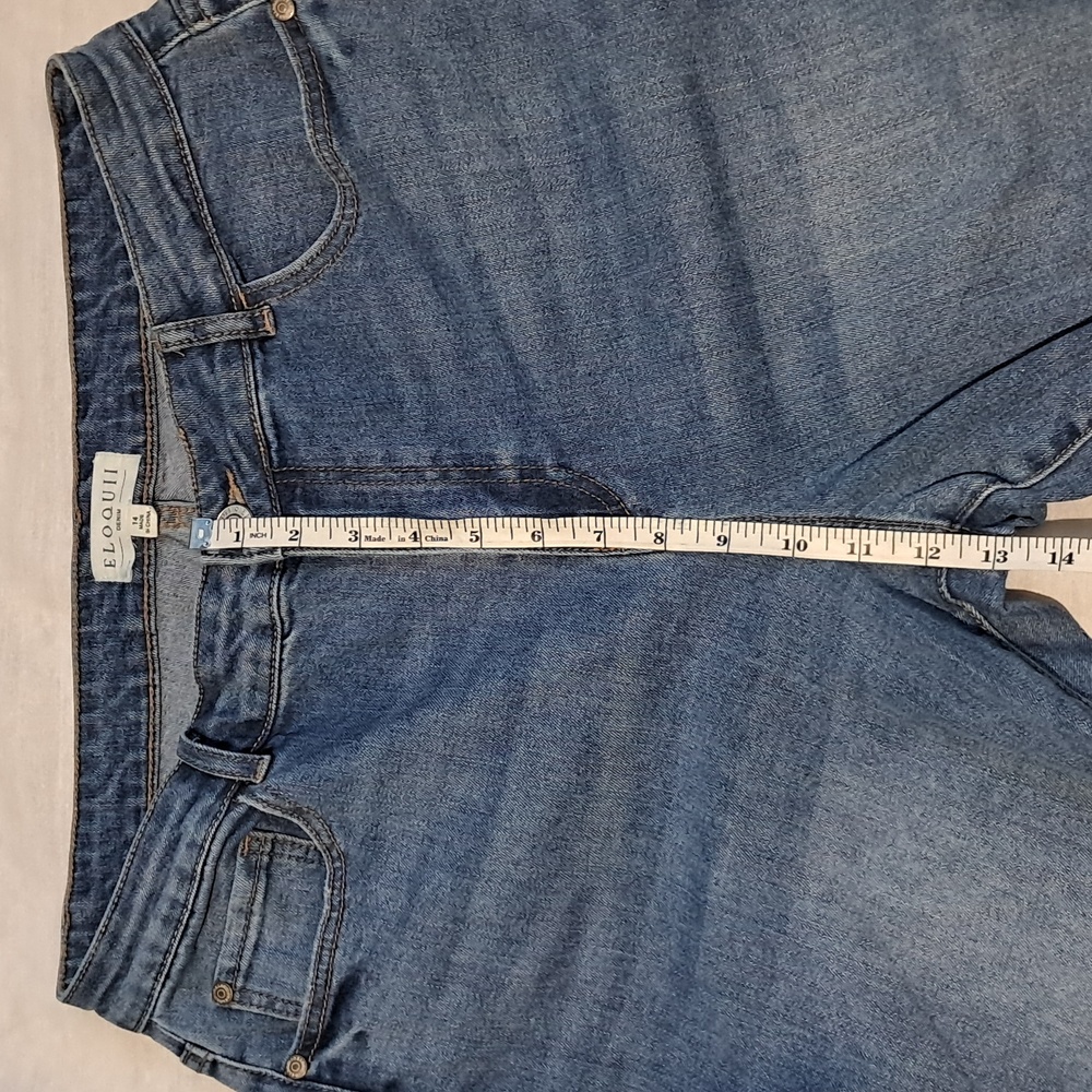 Eloquii Classic Split Leg Jeans. Size 14. Medium Wash. - Picture 6 of 15